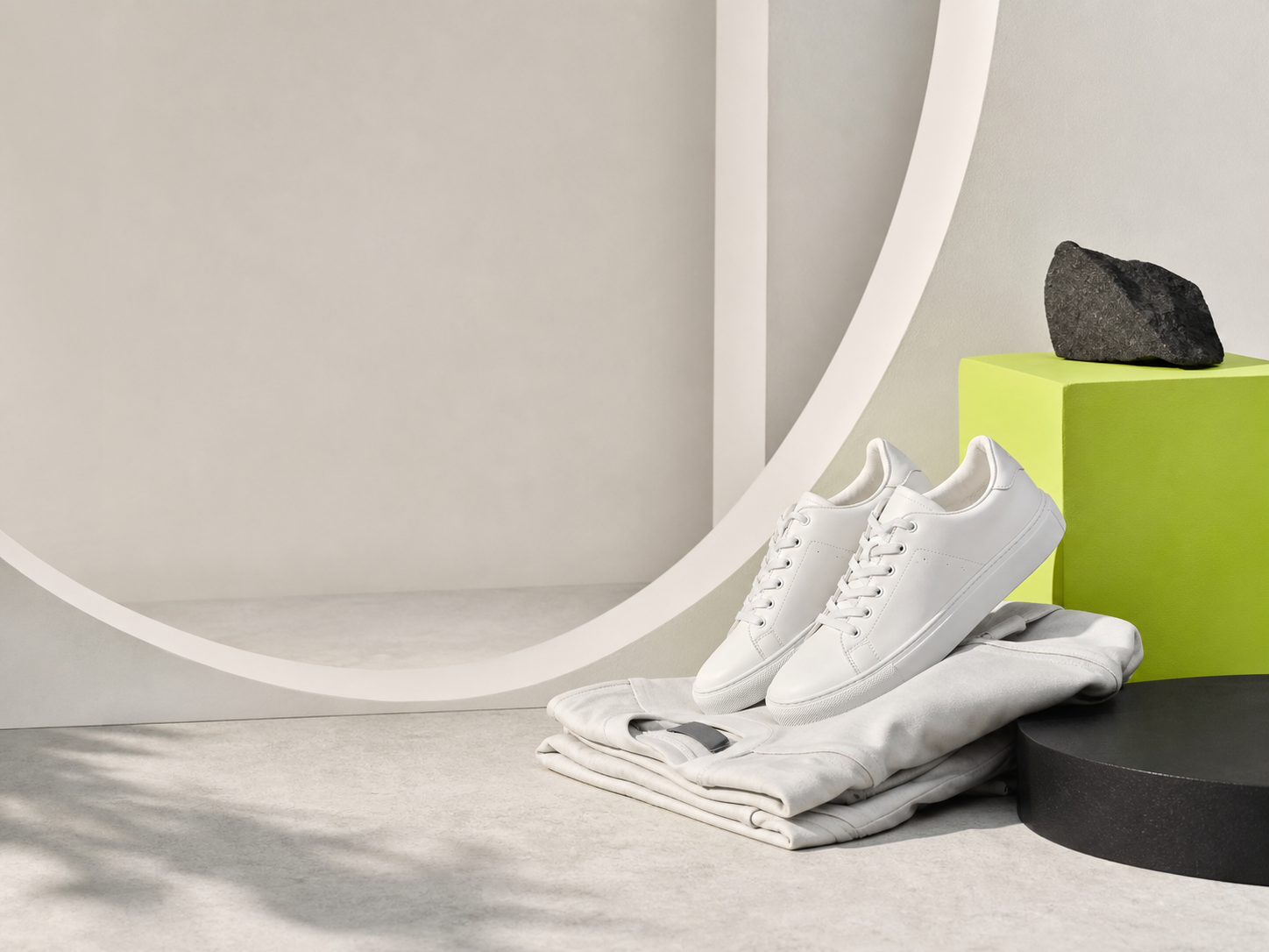 Fashion campaign used to demonstrate changing text from Summer Sale to Member Event